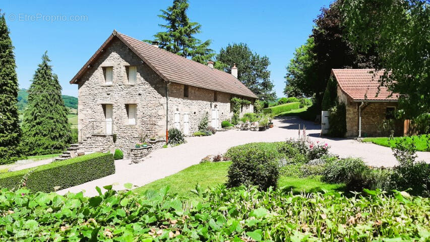 Maison à SAINT-SYMPHORIEN-DE-MARMAGNE