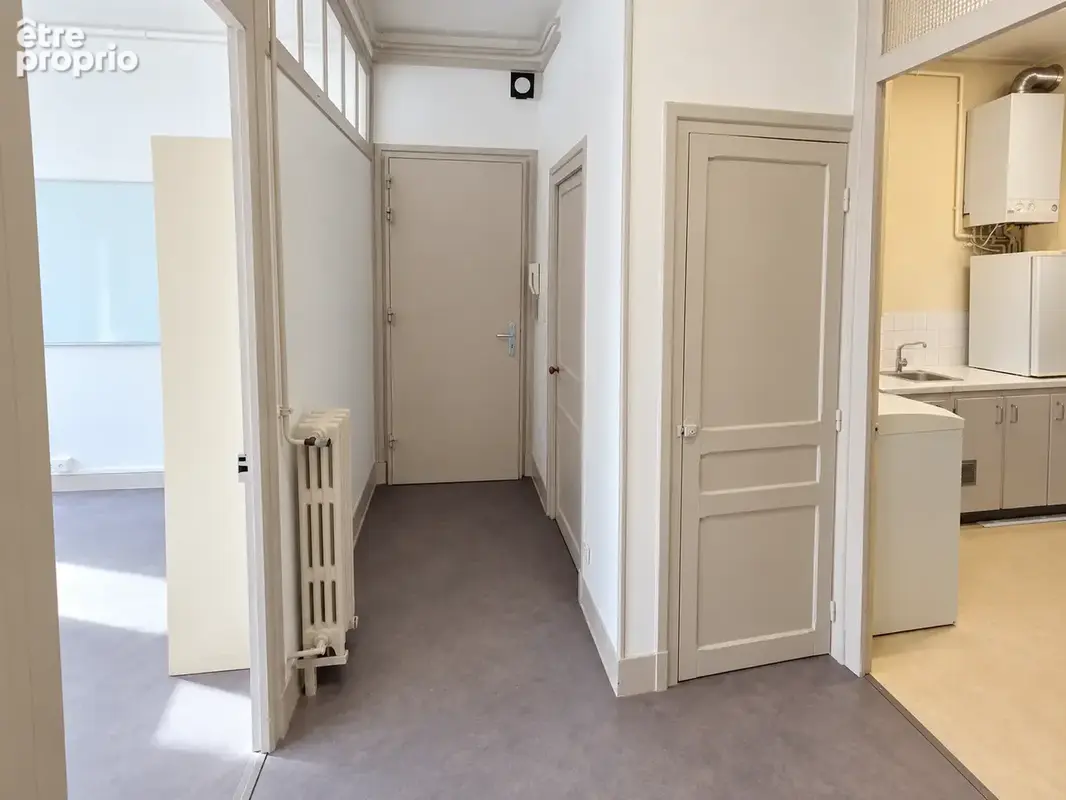 Moulins   hypercentre   appartement t3 de 55 m2 - photo 3