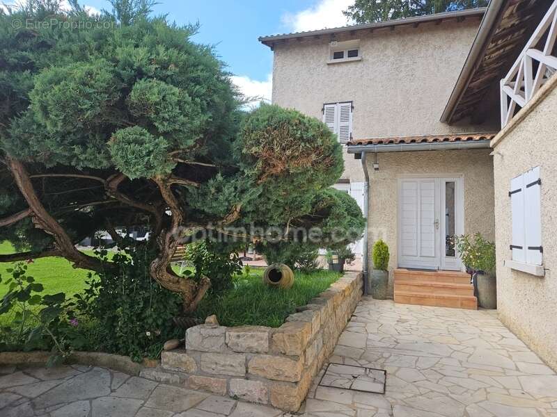Maison à MONTANAY