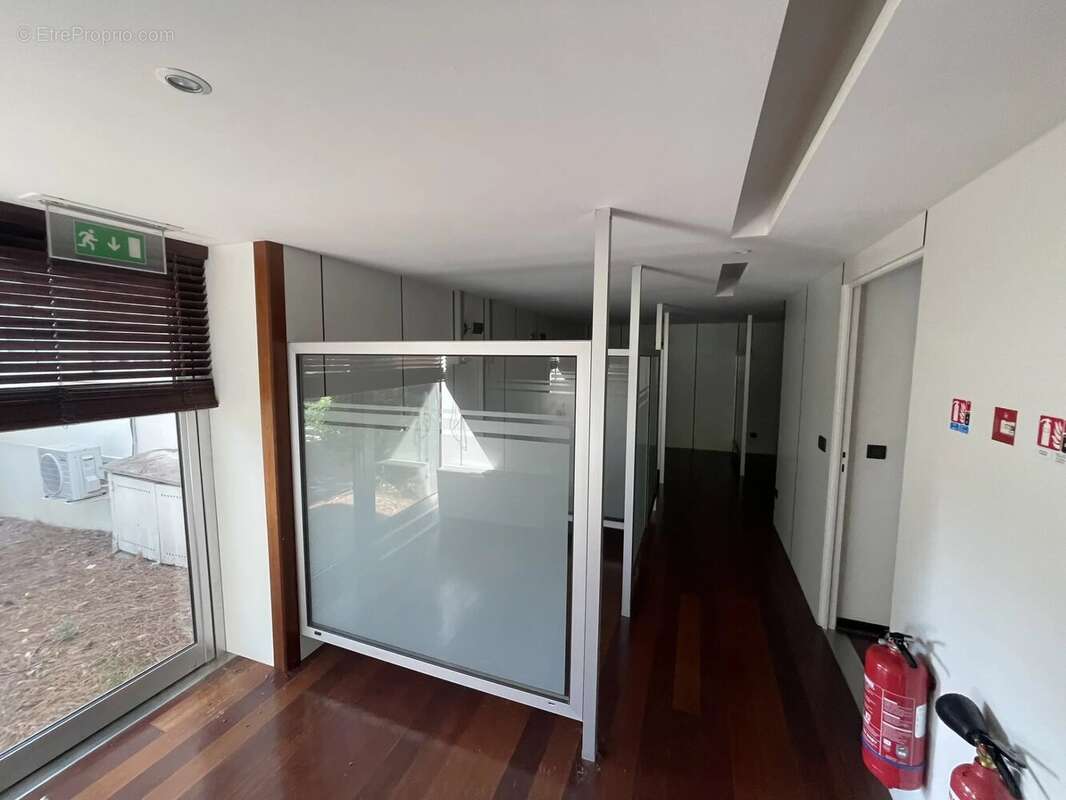 Cannes californie 320 m2 murs libres atypique local commercial ou professionnel 320 m2 prestigieux à cannes-quartier californie - photo 26