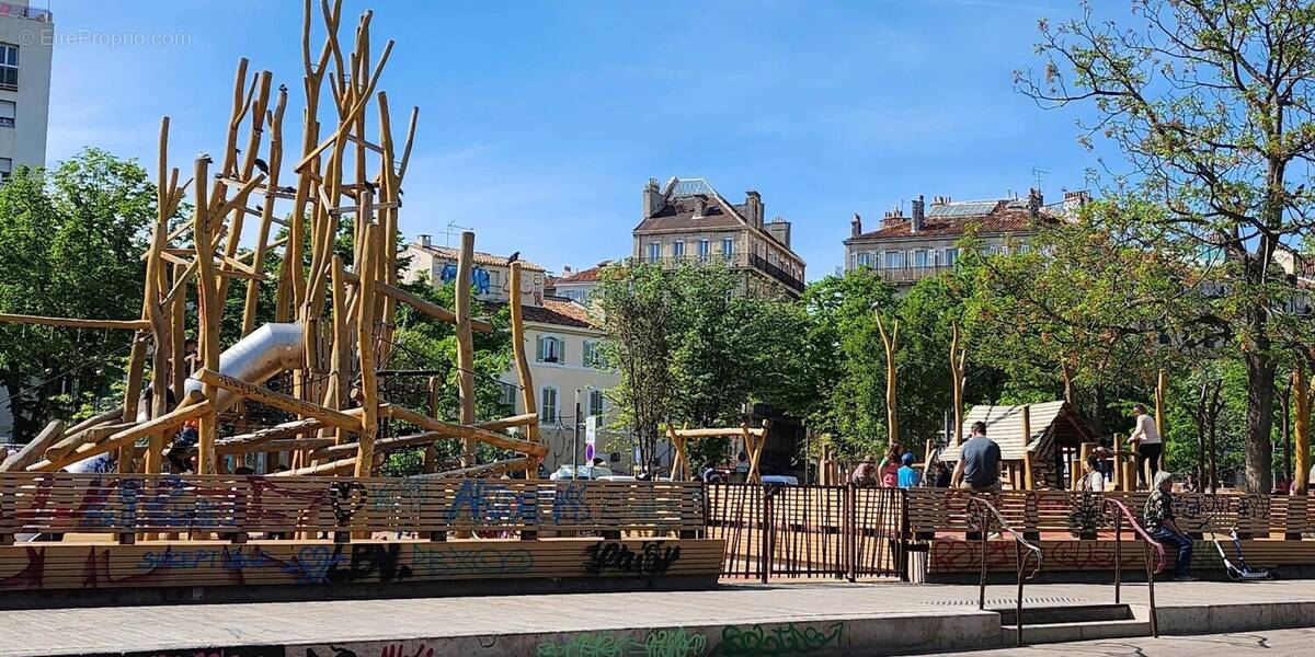 Commerce à MARSEILLE-6E