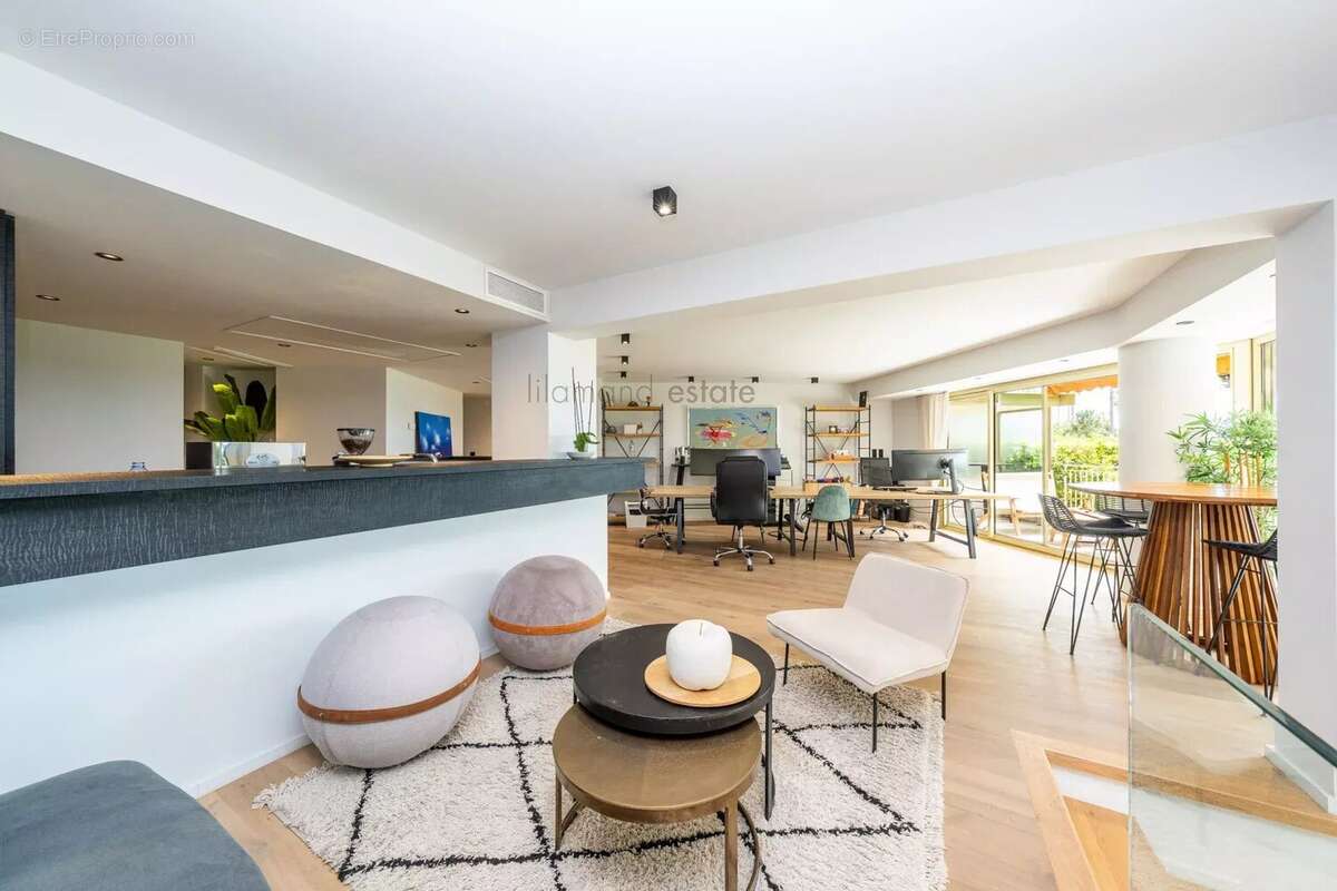 Exclusivite - cannes - pointe croisette - rdj vue mer 168 m² - photo 2