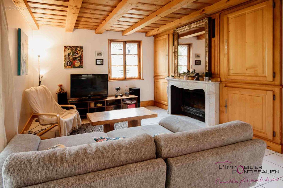 Maison à MAISONS-DU-BOIS-LIEVREMONT