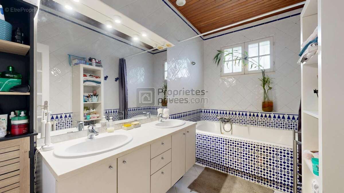Maison MONTJOIRE 9 pièce(s) 260 m2 avec Piscine - photo 12