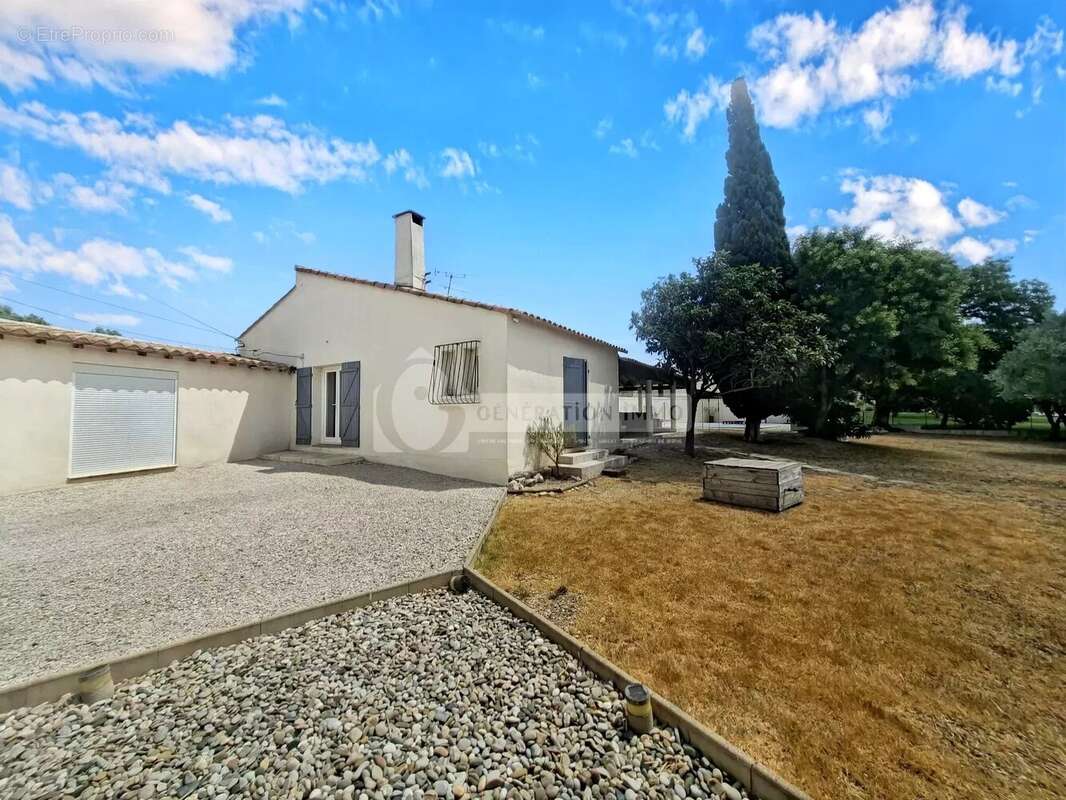 Villa de plain-pied avec piscine à Fontvieille - photo 9