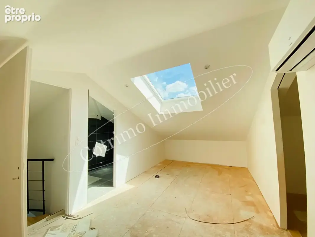 Appartement Vaulx En Velin village 5 pièces 116 m²+jardin - photo 2
