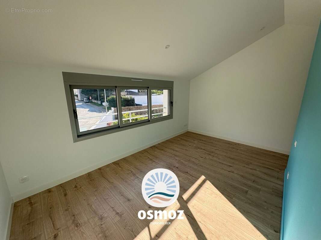 Maison à SAINT-LAURENT-DE-LA-PREE