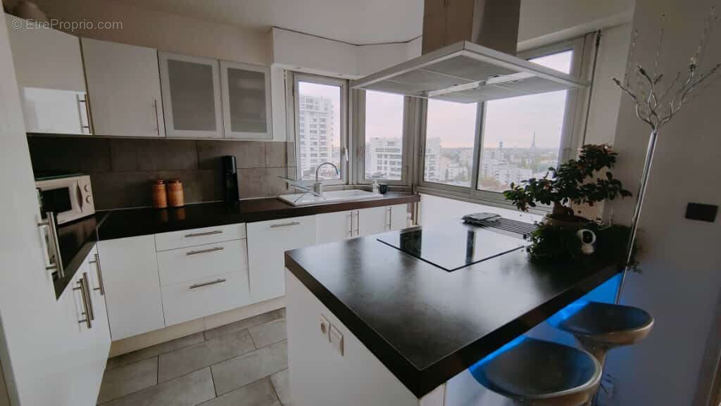 Appartement à COURBEVOIE