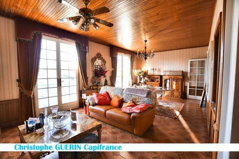 Maison à MONTIGNAC-CHARENTE