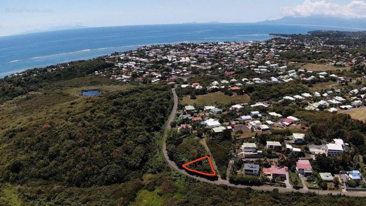 Terrain à SAINTE-ANNE