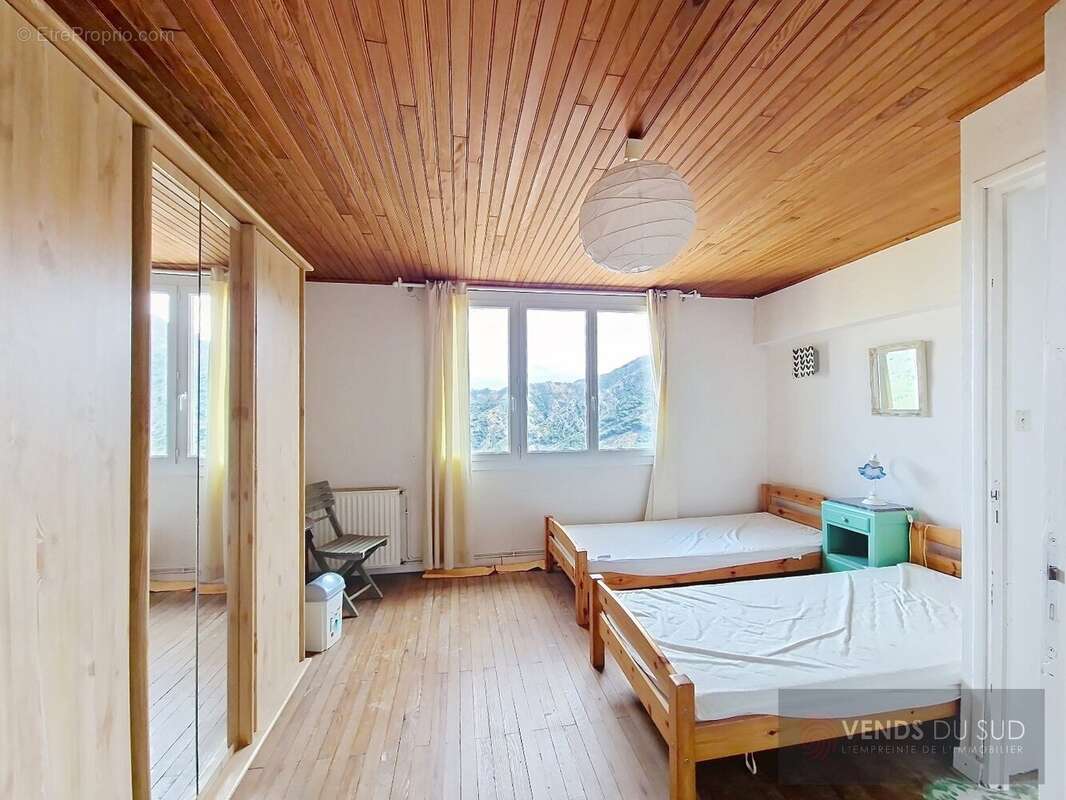 Maison à CASTANET-LE-HAUT