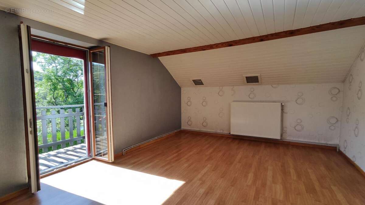 70290 Plancher Bas : Maison 4 pièces 122 m2 avec dépendances et garages - photo 5