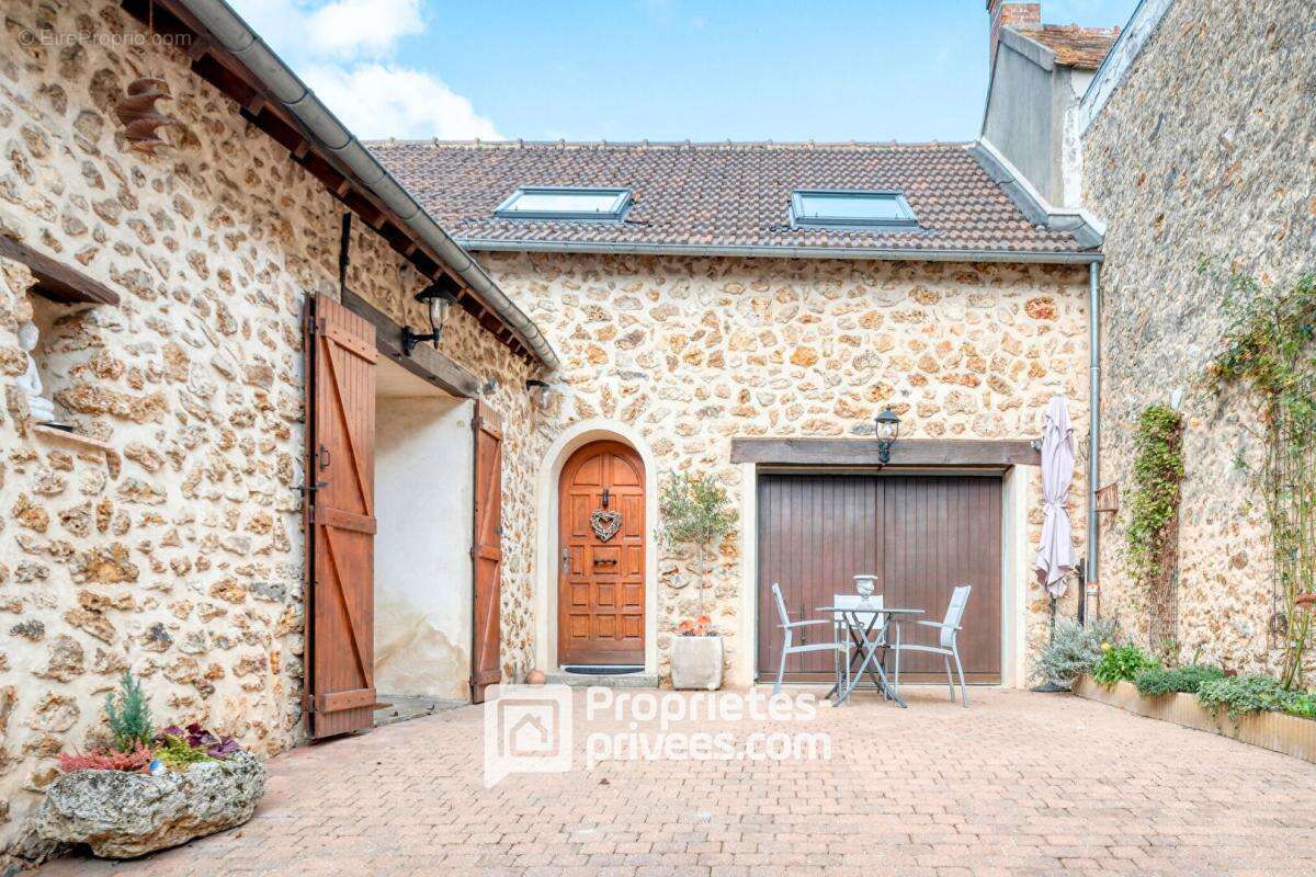 Maison à LIMOURS