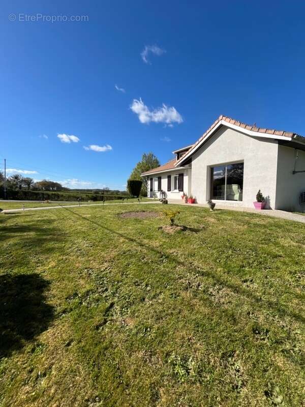 Maison à POUGNE-HERISSON