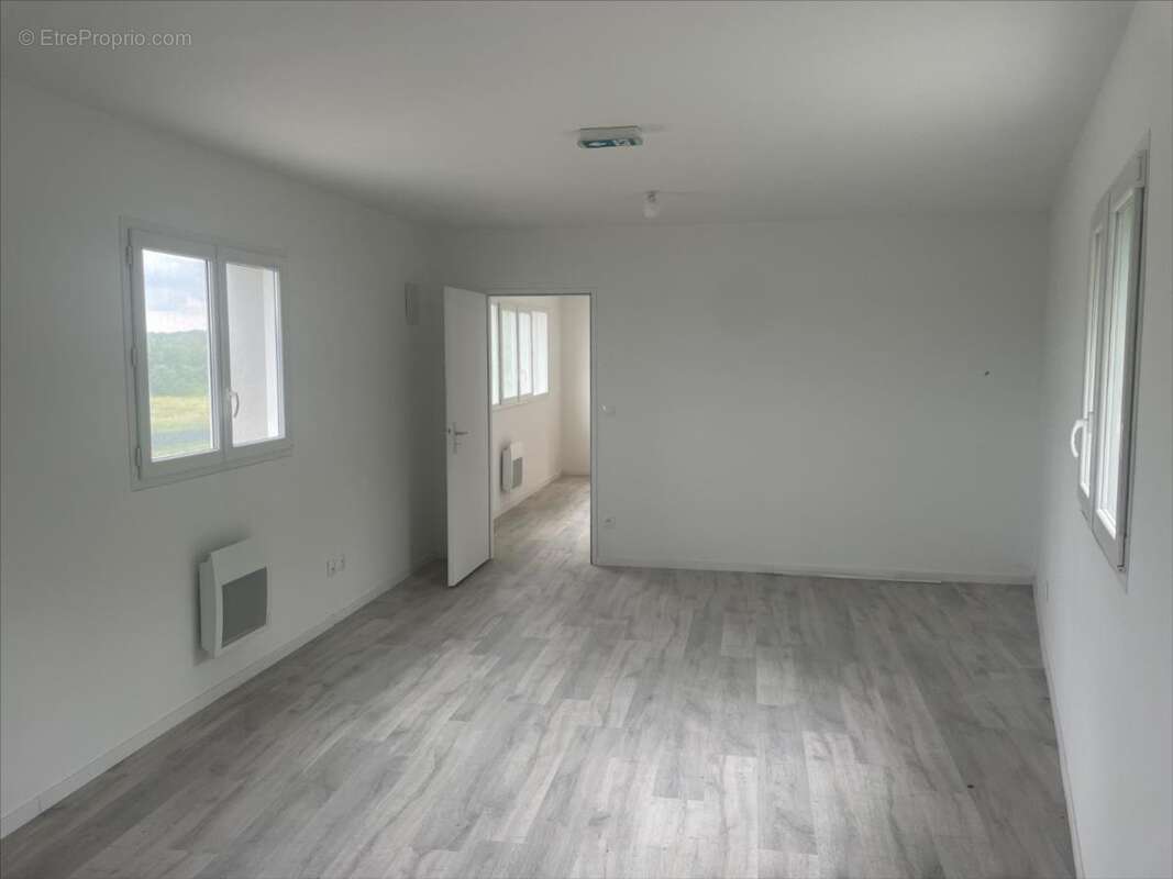 Commerce 95 m² à Migne-Auxances  - photo 54