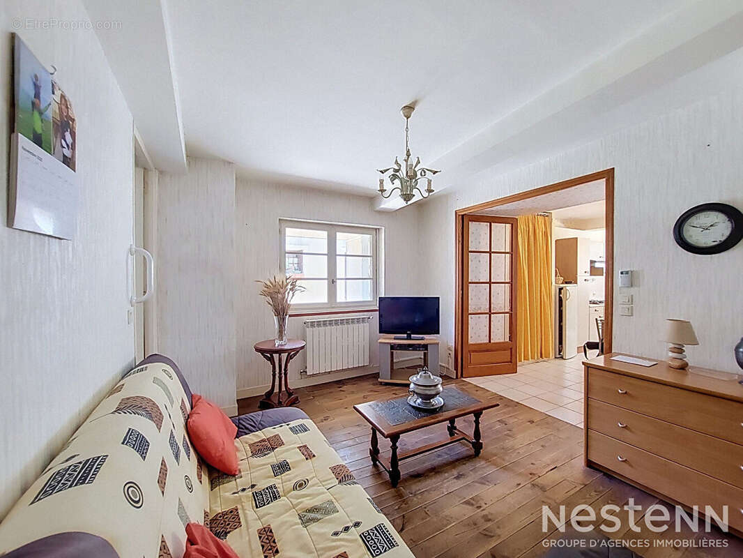 A Vendre Maison en pierre de 118m² avec quatre pièces et terrasse couverte à Condom - photo 3