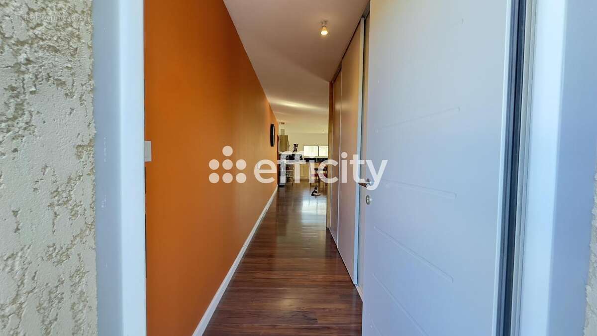 Maison à COLLORGUES