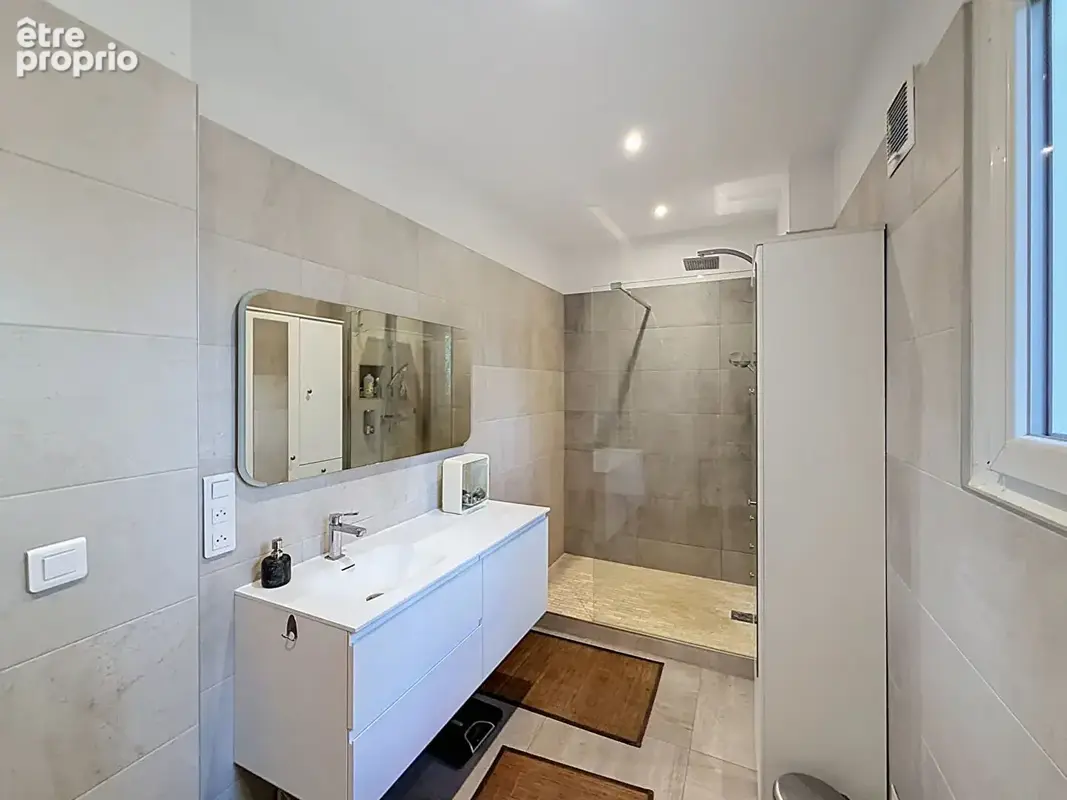 SAINT CYR AU MONT D'OR, maison familiale de 230 m² habitables + 150 m² utiles  sur terrain de  2974m² - photo 6
