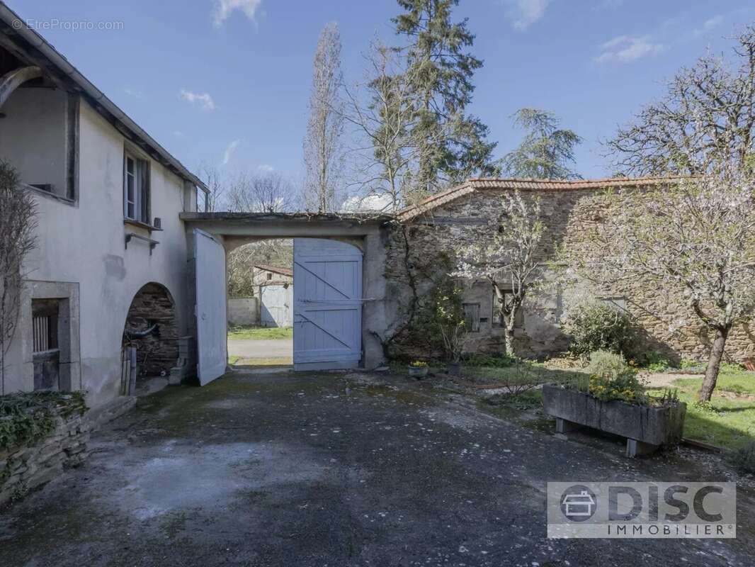 Maison à SAINT-ANDRE-DE-NAJAC