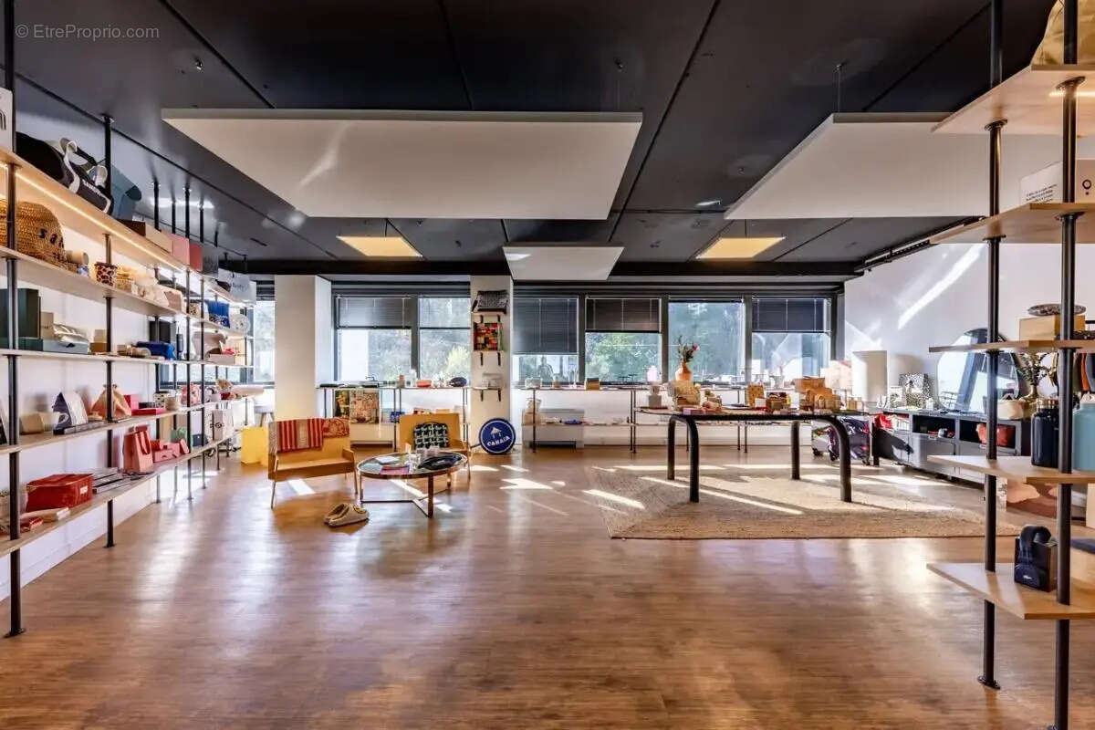 Commerce à ISSY-LES-MOULINEAUX