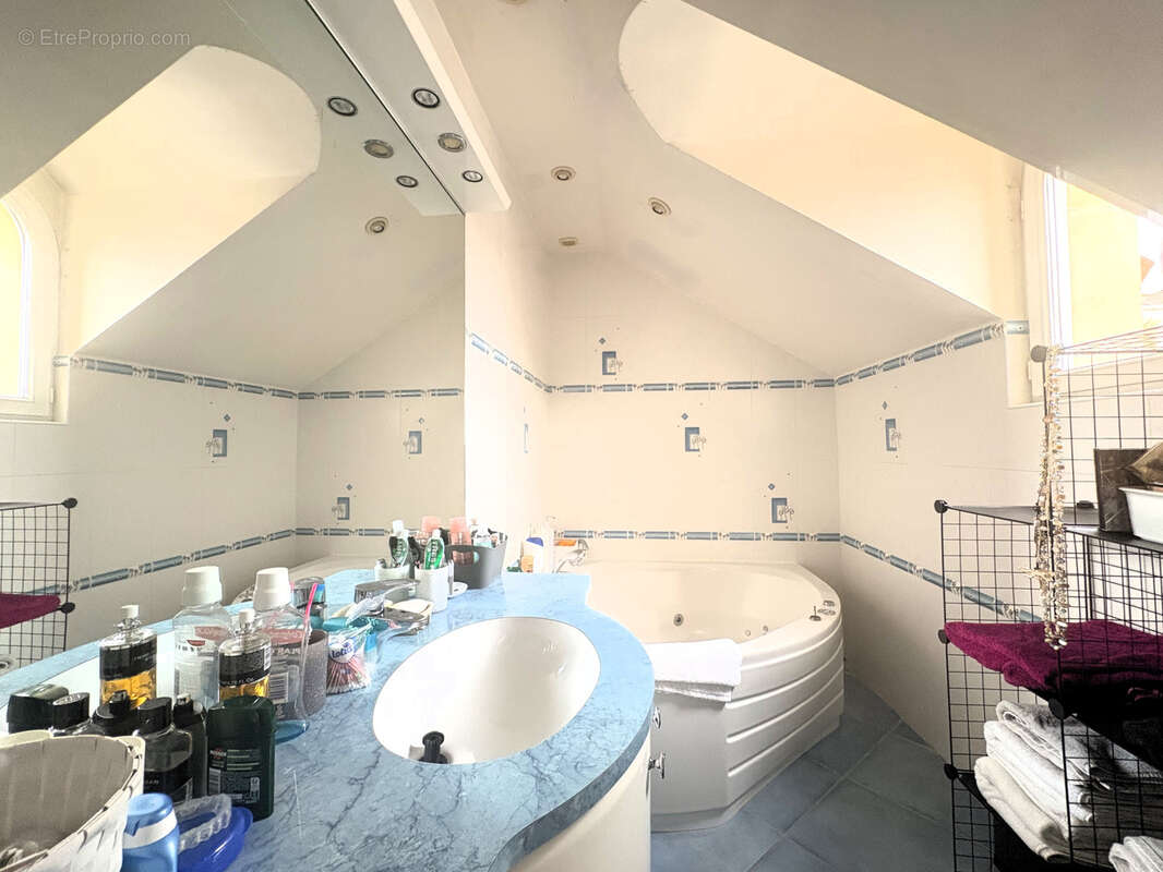 Maison à SAINT-MAUR-DES-FOSSES