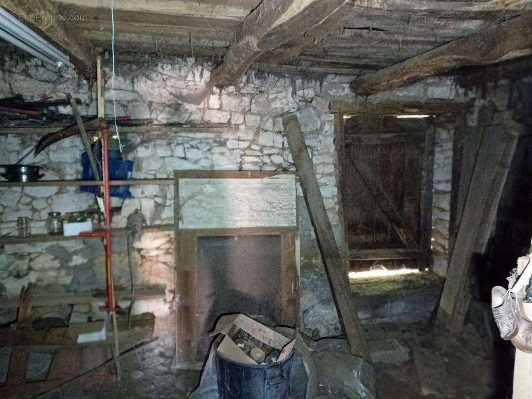 Commerce à SAINT-PARDOUX-LA-RIVIERE