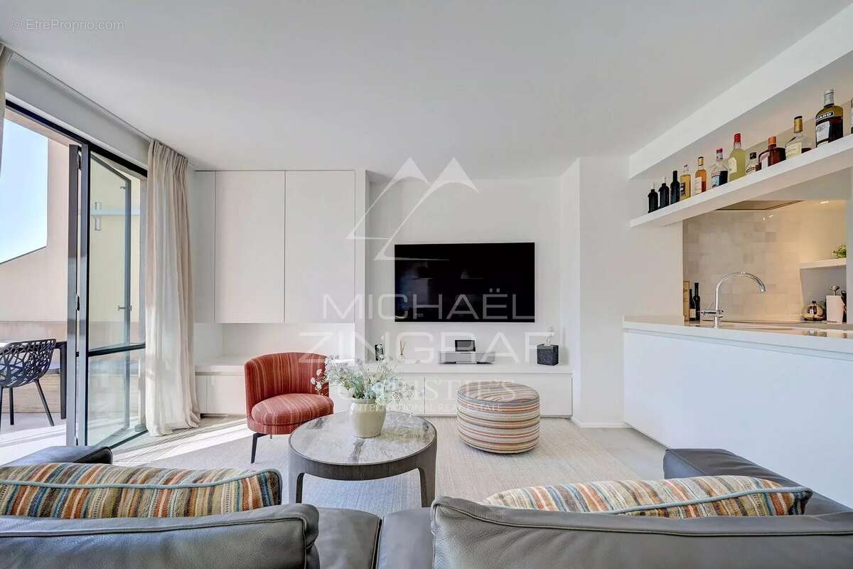 Maison à SAINT-CYR-SUR-MER