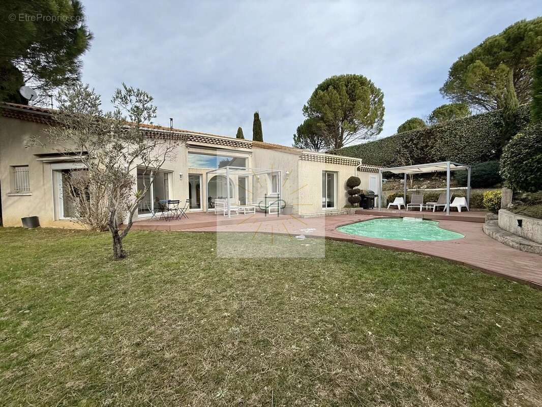 Maison à MONTELIMAR