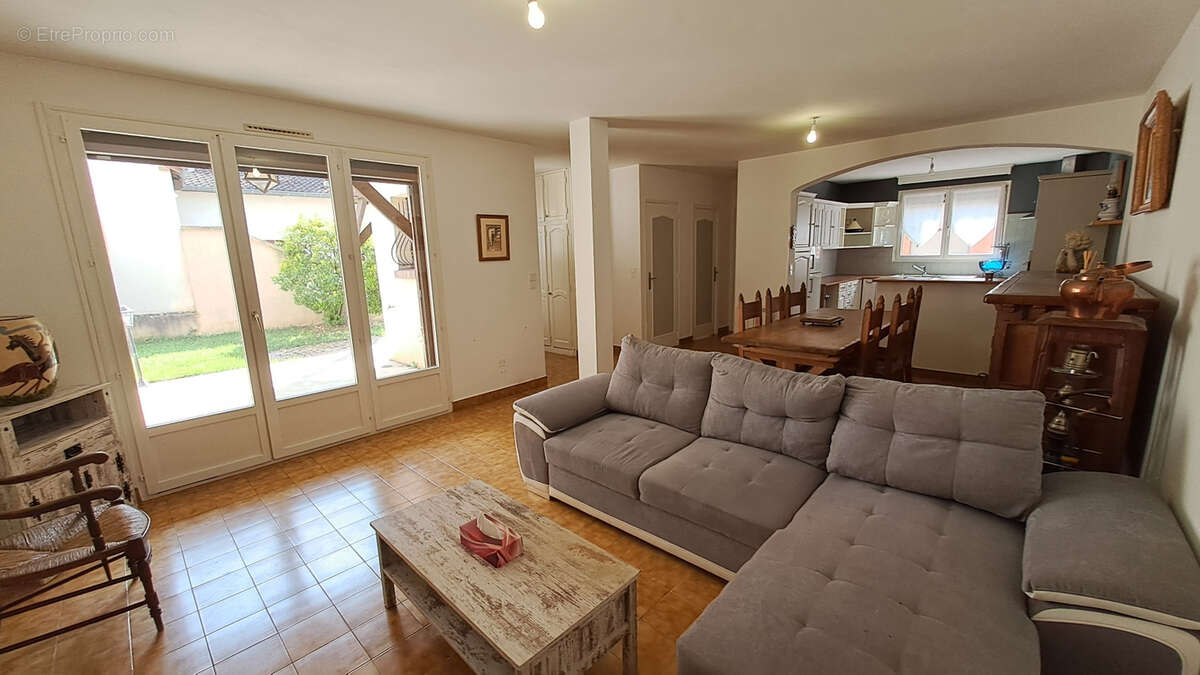 Maison à AILLANT-SUR-THOLON