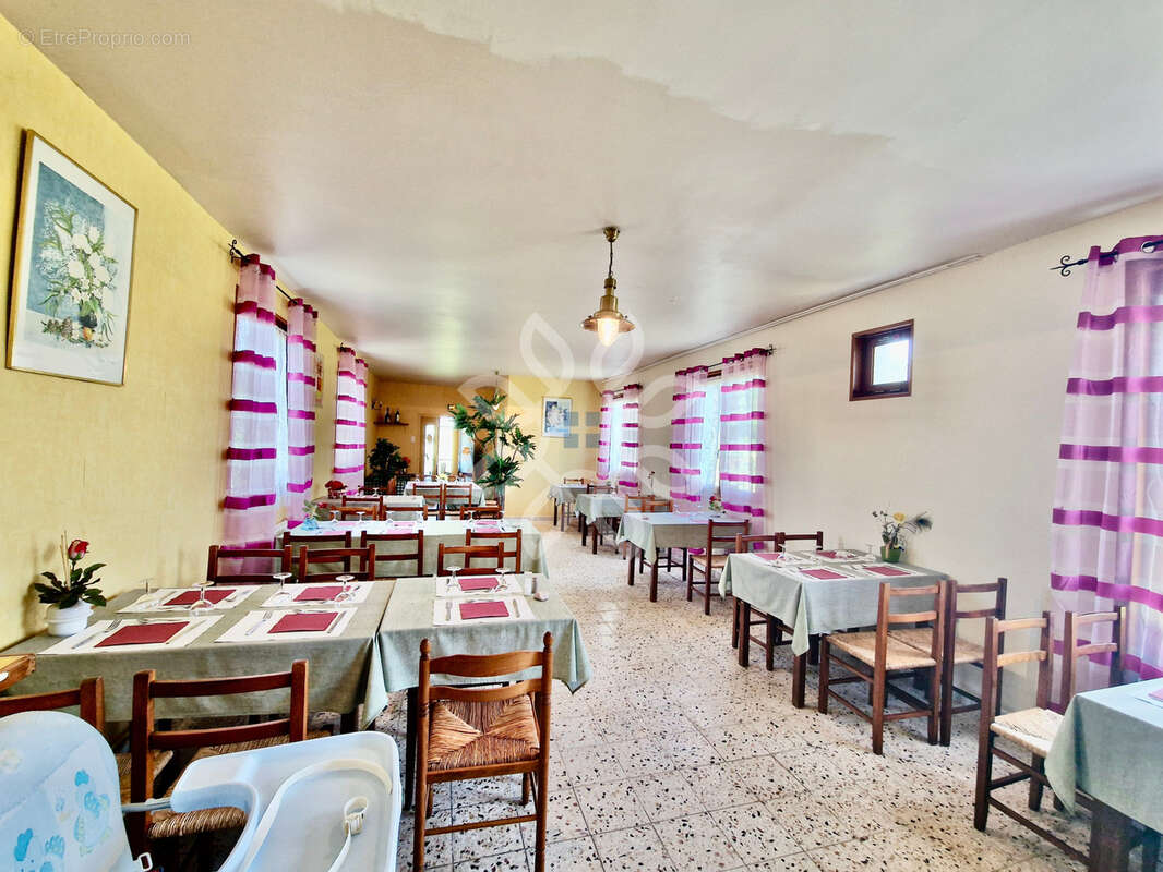 Maison à SAINTE-EUGENIE-DE-VILLENEUVE