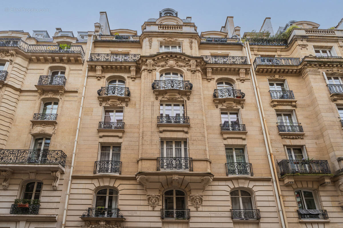 Appartement à PARIS-16E