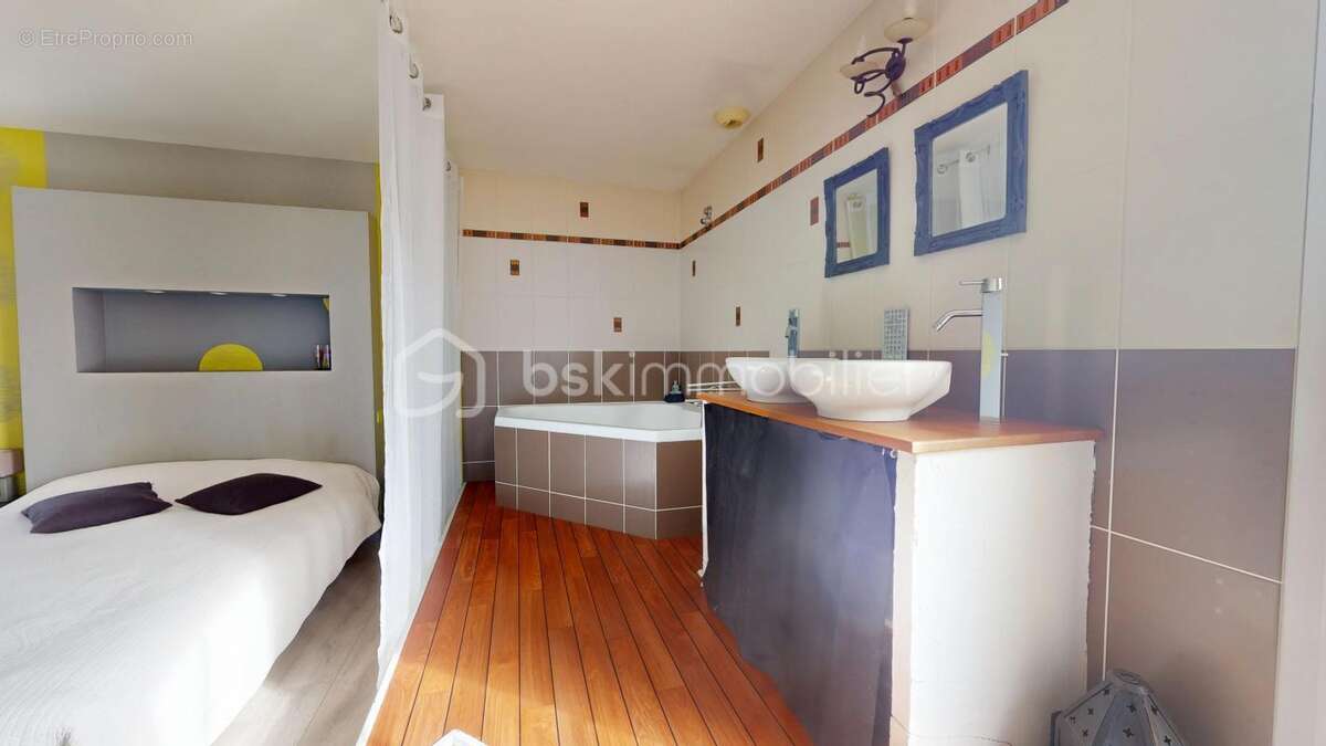 Maison à SAVIGNY-EN-SEPTAINE