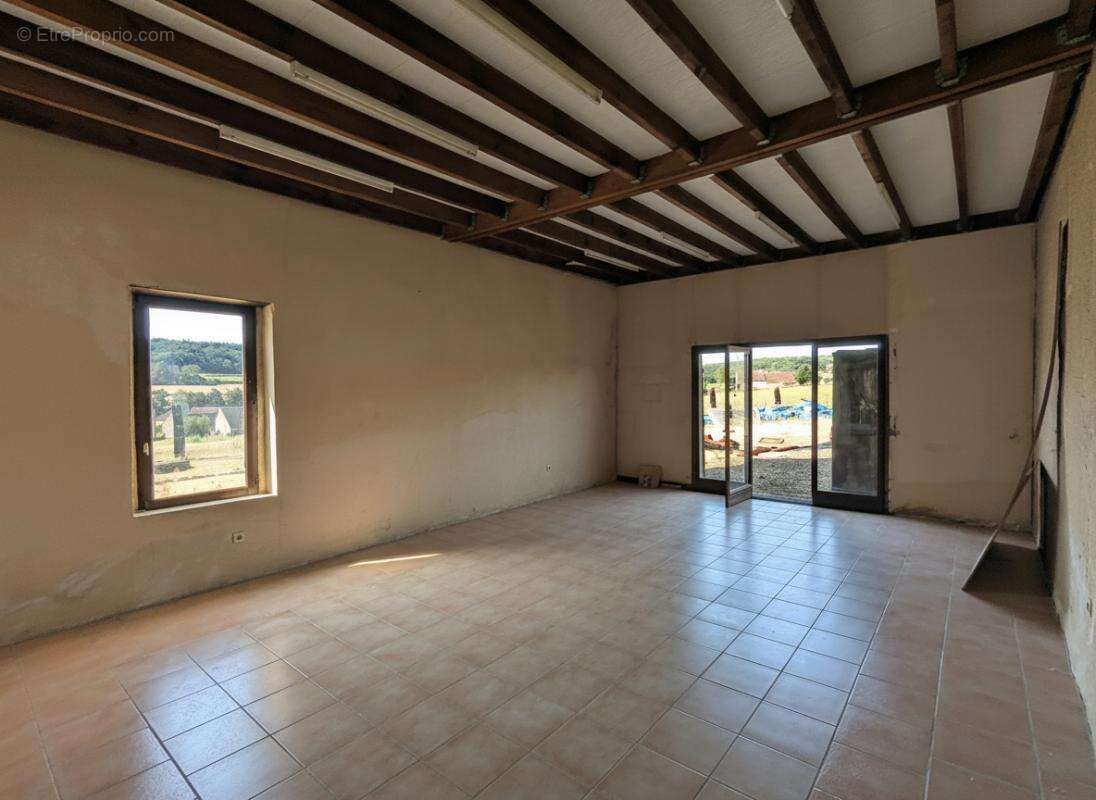 28240-Longère à rénover d'environ 250m2 avec maison indépendante de 50m2 - photo 9