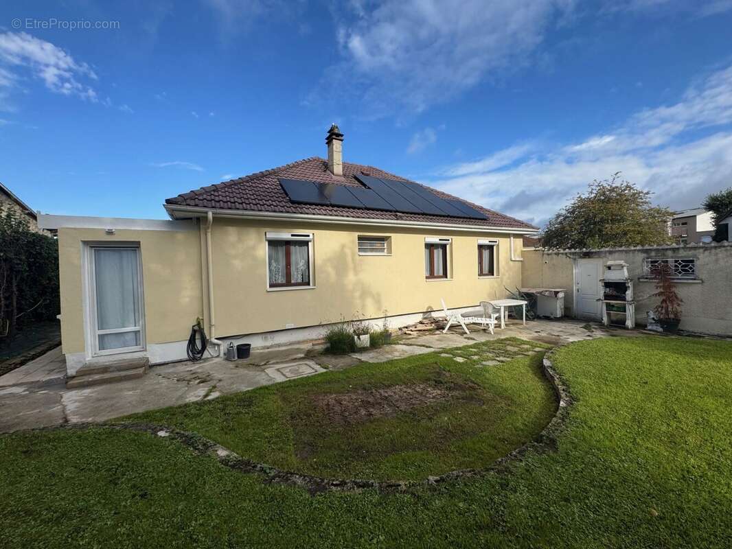 Maison à BELLEU