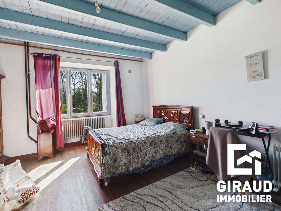 Maison à SAINT-CYR-DES-GATS