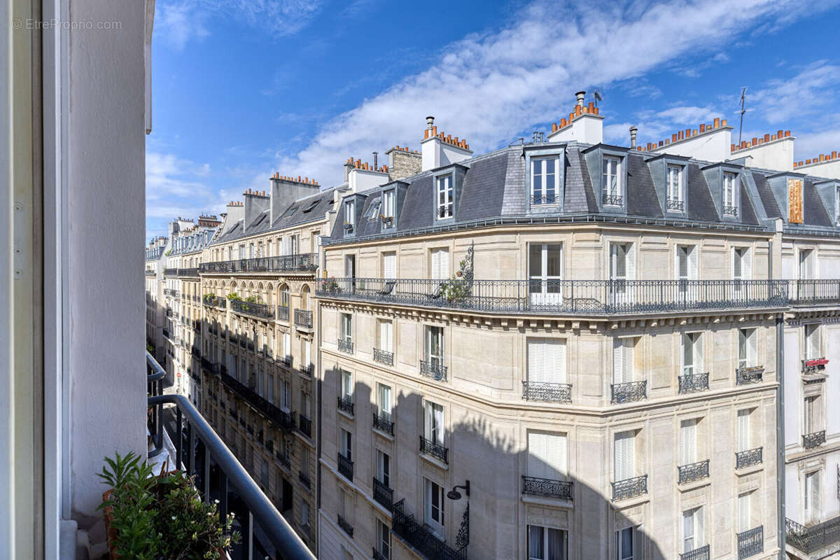 Gros Caillou- Appartement familial de 6 pièces - Lumineux, au calme, fort potentiel - photo 6