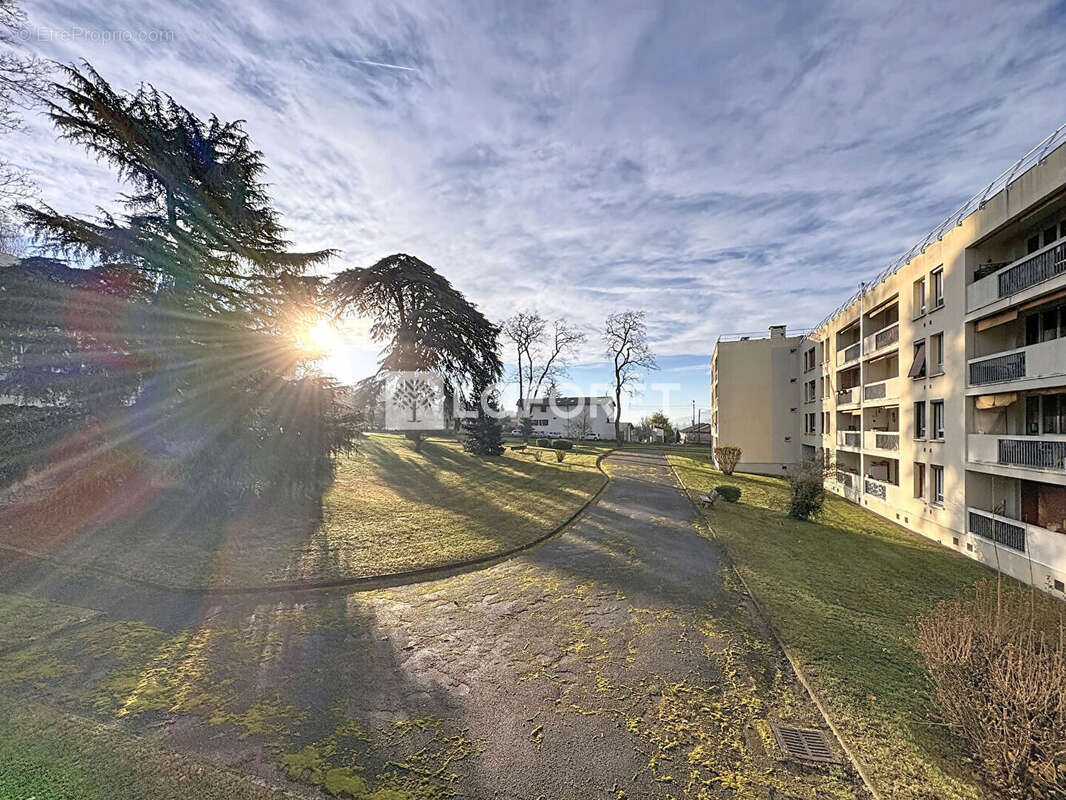 Appartement à GENAY