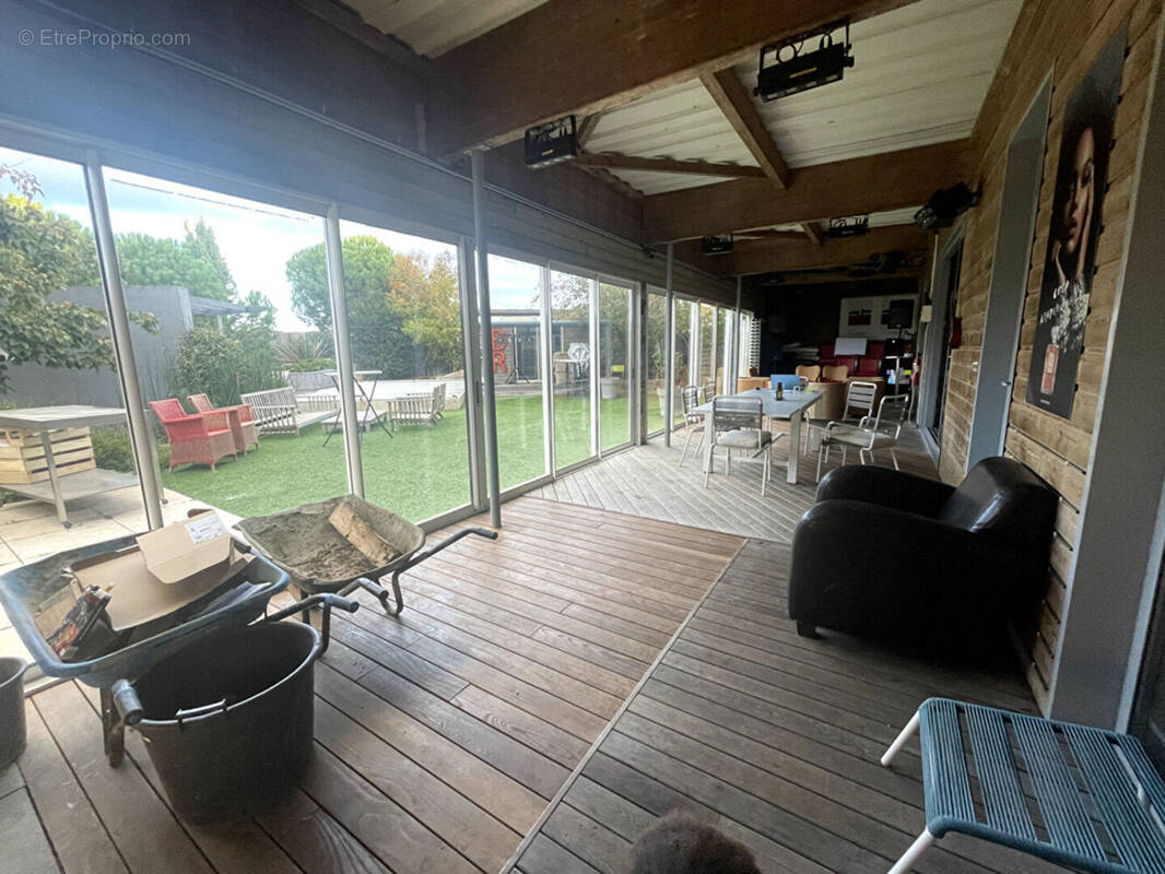 Autre à TREMBLAY-LES-VILLAGES