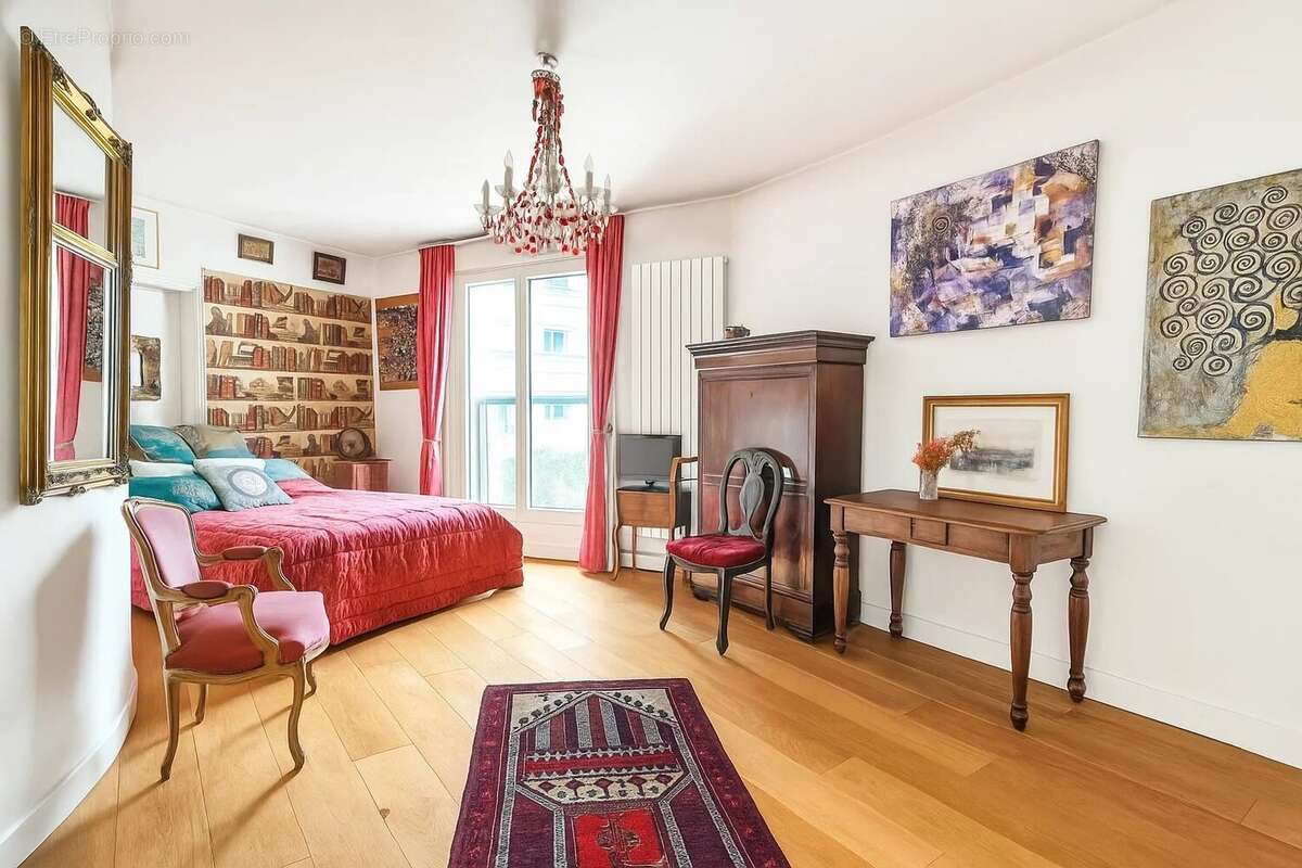 Appartement à LEVALLOIS-PERRET