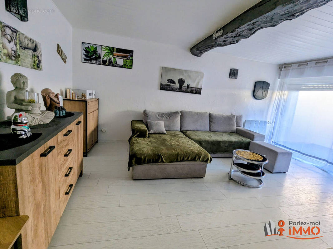 séjour avec accès direct sur terrasse ! - Maison à BOISSET-LES-MONTROND