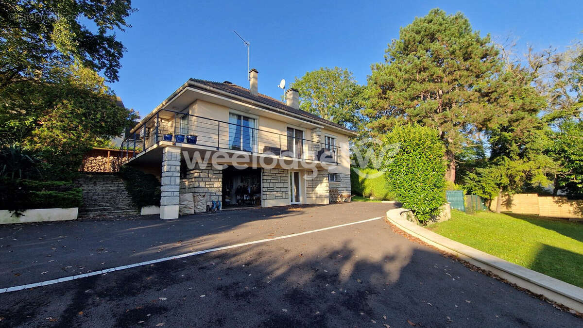 Maison à JOUY-LE-MOUTIER