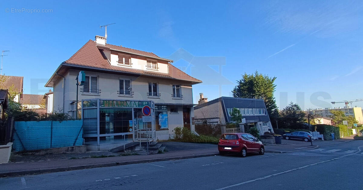 Commerce à FONTENAY-LE-FLEURY