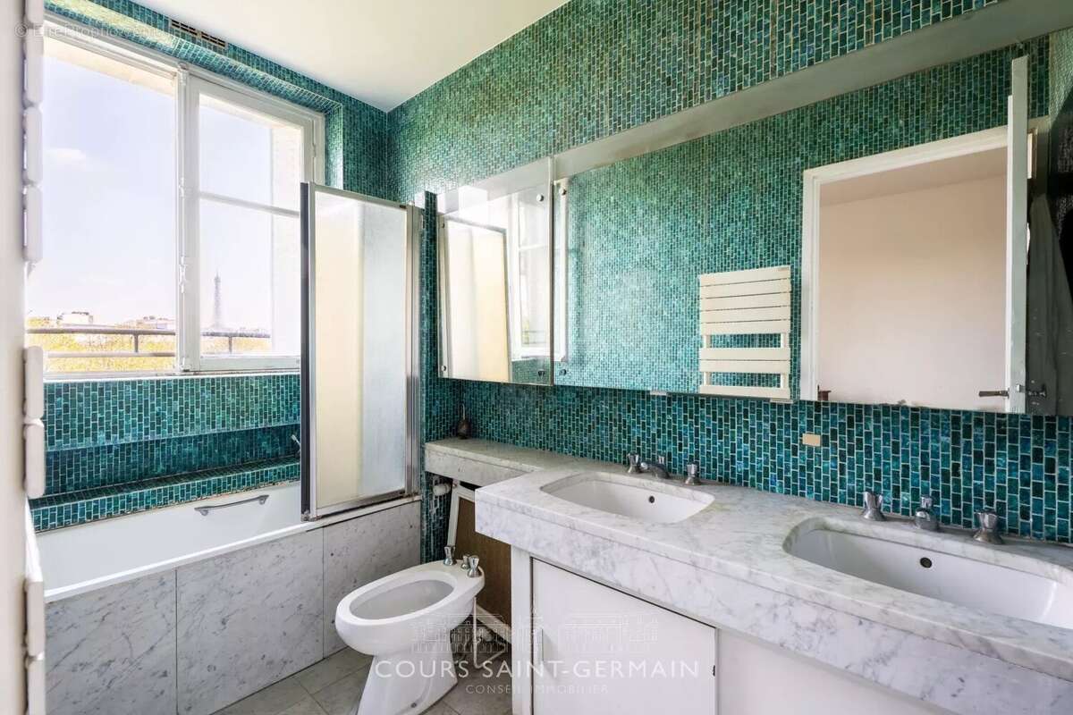 Appartement à PARIS-16E