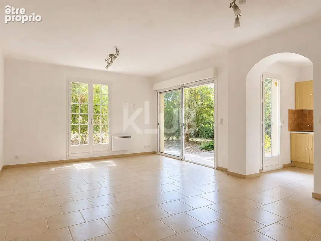 Lambesc - Maison de 120 m², un bien aux multiples possibilités - photo 8