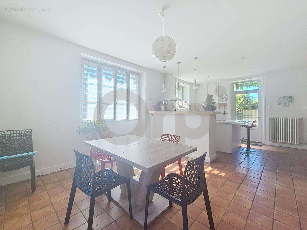 Maison à TERRASSON-LAVILLEDIEU