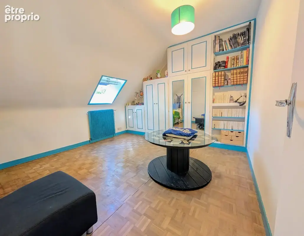 Maison avec vue dégagée, RER C à pied - photo 19