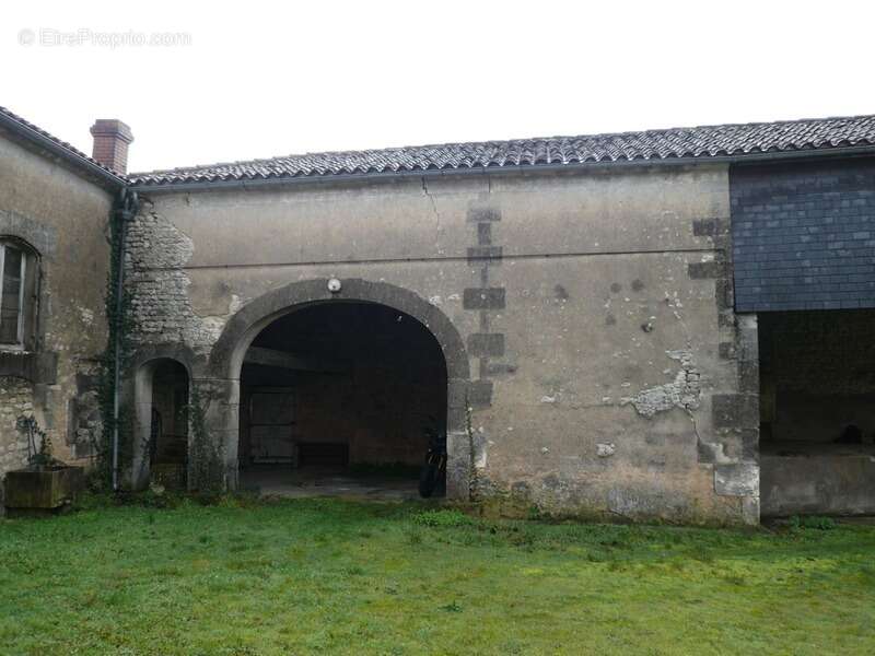 Maison à SEGONZAC