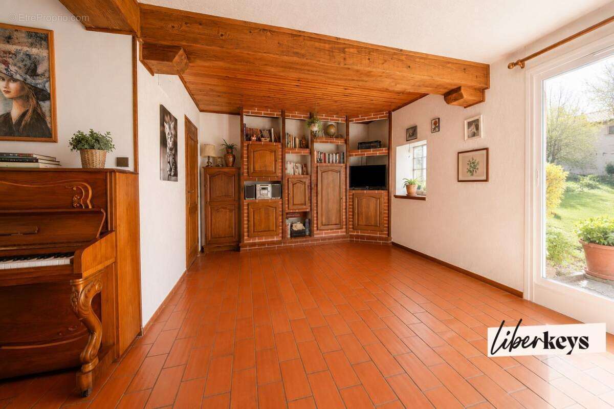 Deux logements, plus de 8 400 m² de terrain, dépendances et cadre de vie privilégié entre Pamiers et Mirepoix - photo 3