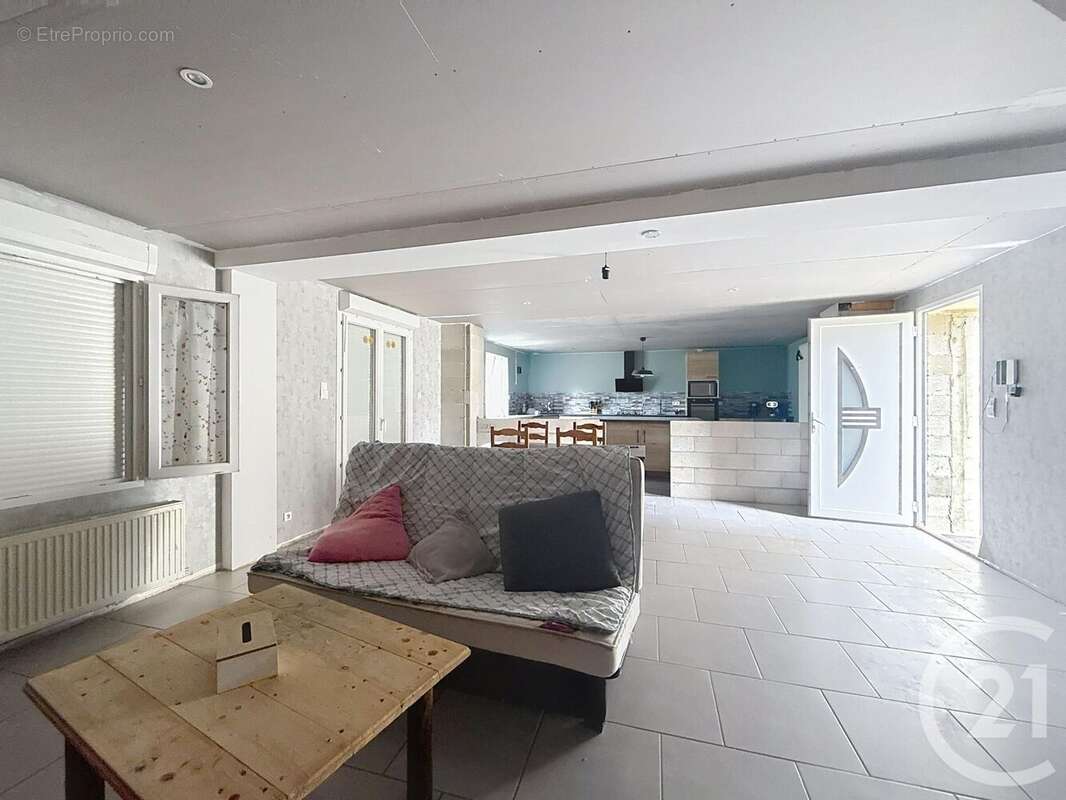 Maison à VILLETHIERRY