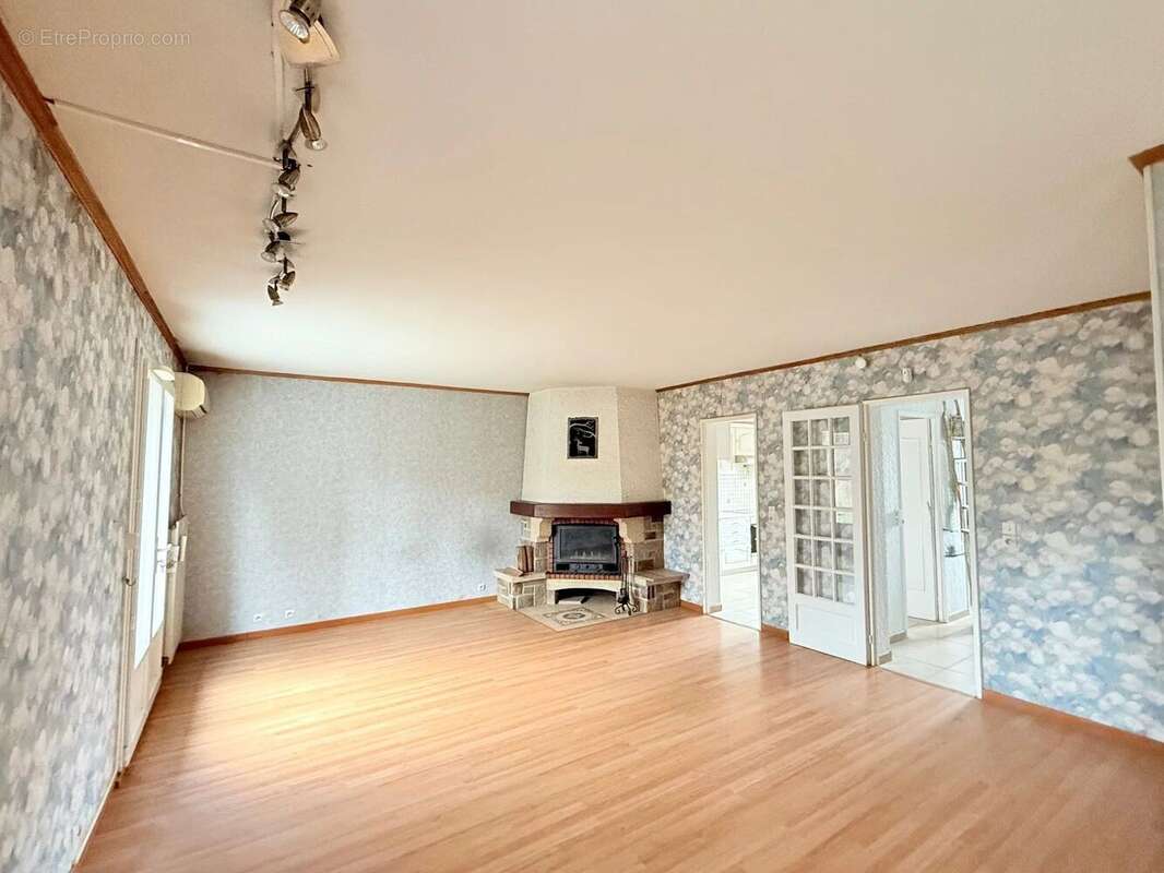 Maison à COMBS-LA-VILLE